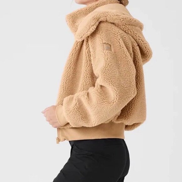 ALO Yoga Small Women's Foxy Sherpa Jacket In Camel - Picture 6 of 6